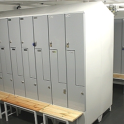 Z-lockers with a bench